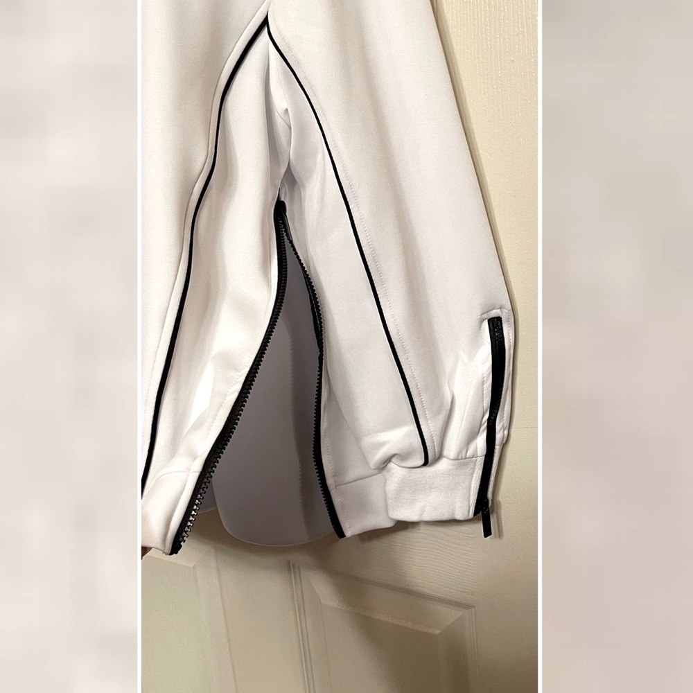 Cutout Zip Detail Style Top - Picture 8 of 12
